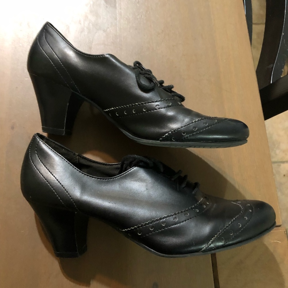 Shoe - Picture 3 of 3